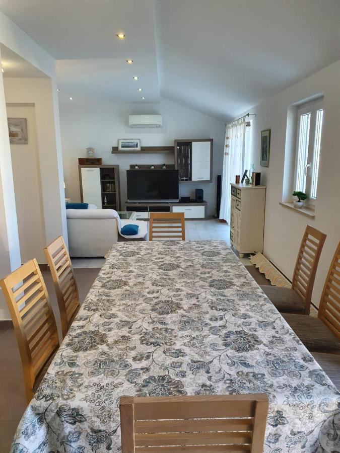 Apartman Baric Севид Екстериор снимка
